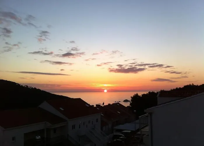 Artistic Sunset Apartment